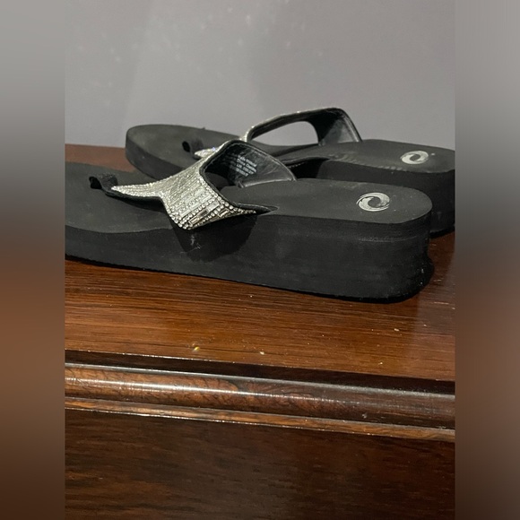 Heeled thing sandals with bling center EUC - Picture 6 of 7